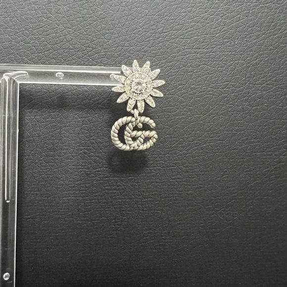 Gucci dangling double g rhinestone butterfly and flower earrings - Picture 3 of 11